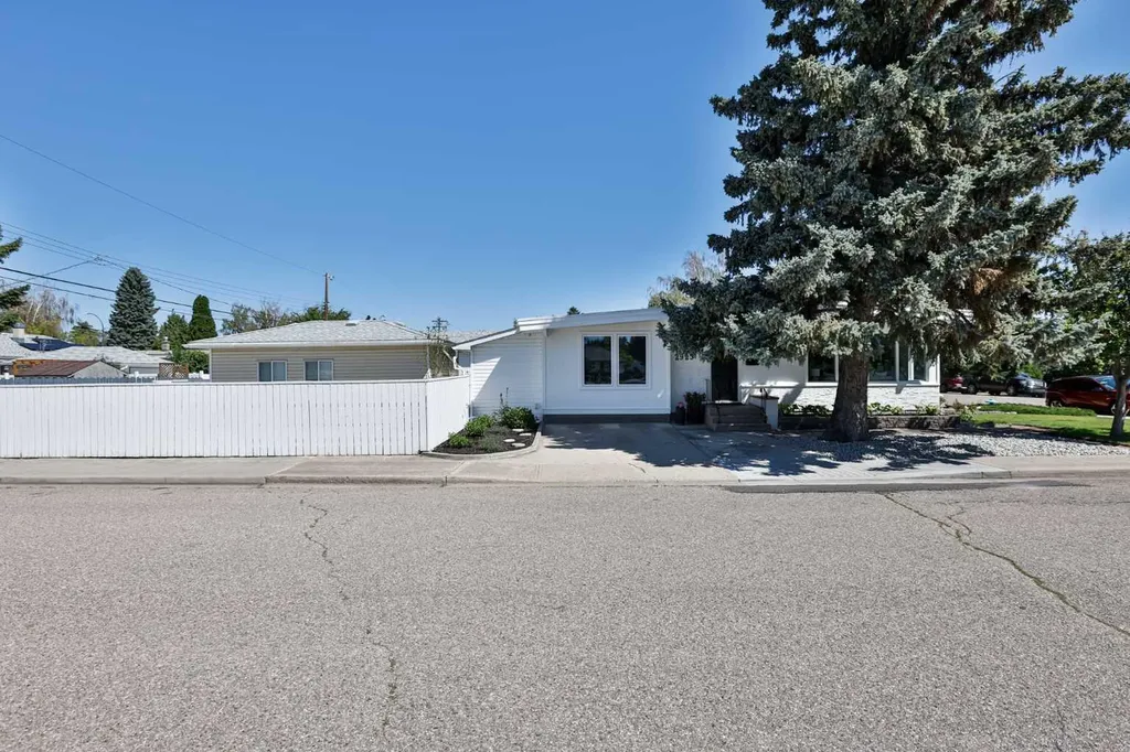 2925 11a Avenue S Lethbridge AB T1K 0M5