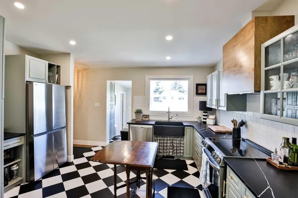 2925 11a Avenue S Lethbridge AB T1K 0M5