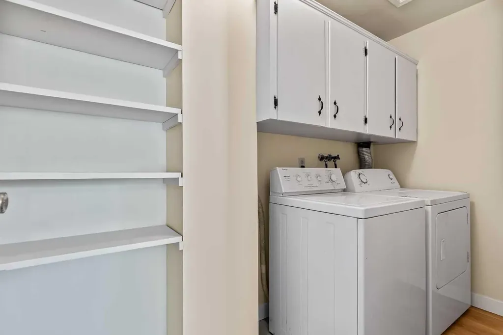 101 Sabrina Way SW Calgary AB T2W 4J4