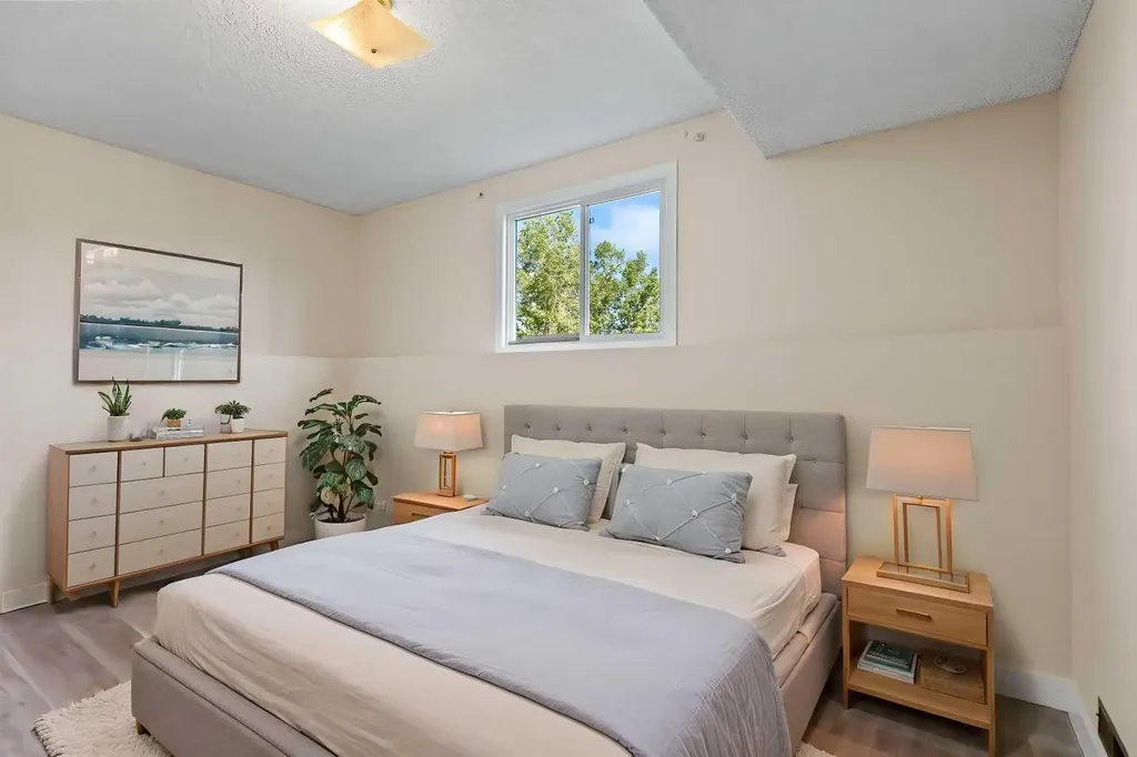 101 Sabrina Way SW Calgary AB T2W 4J4