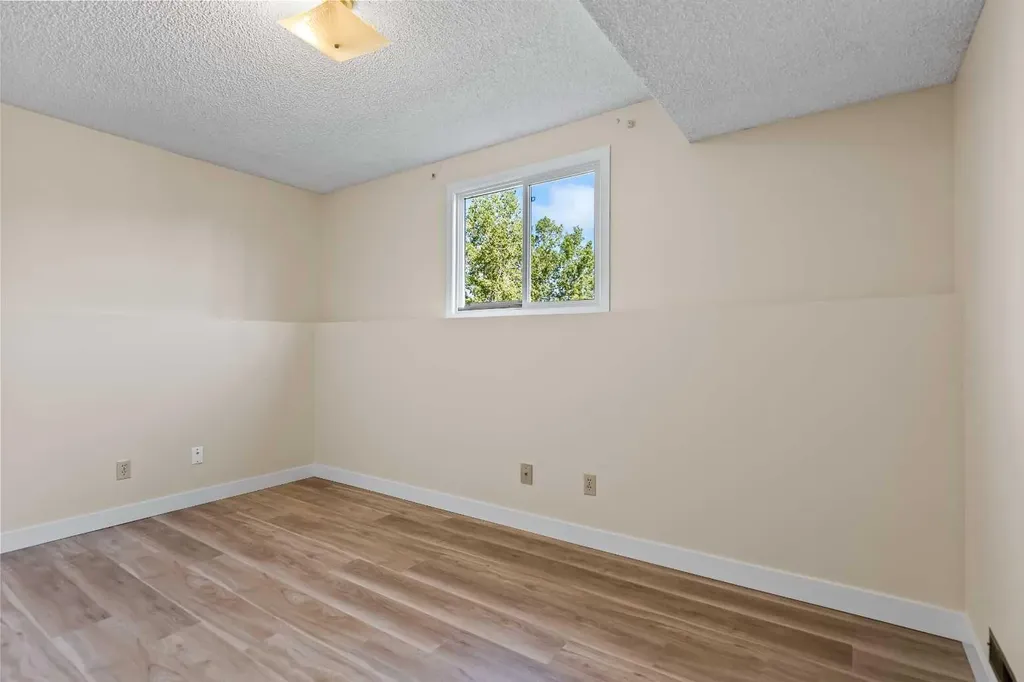 101 Sabrina Way SW Calgary AB T2W 4J4