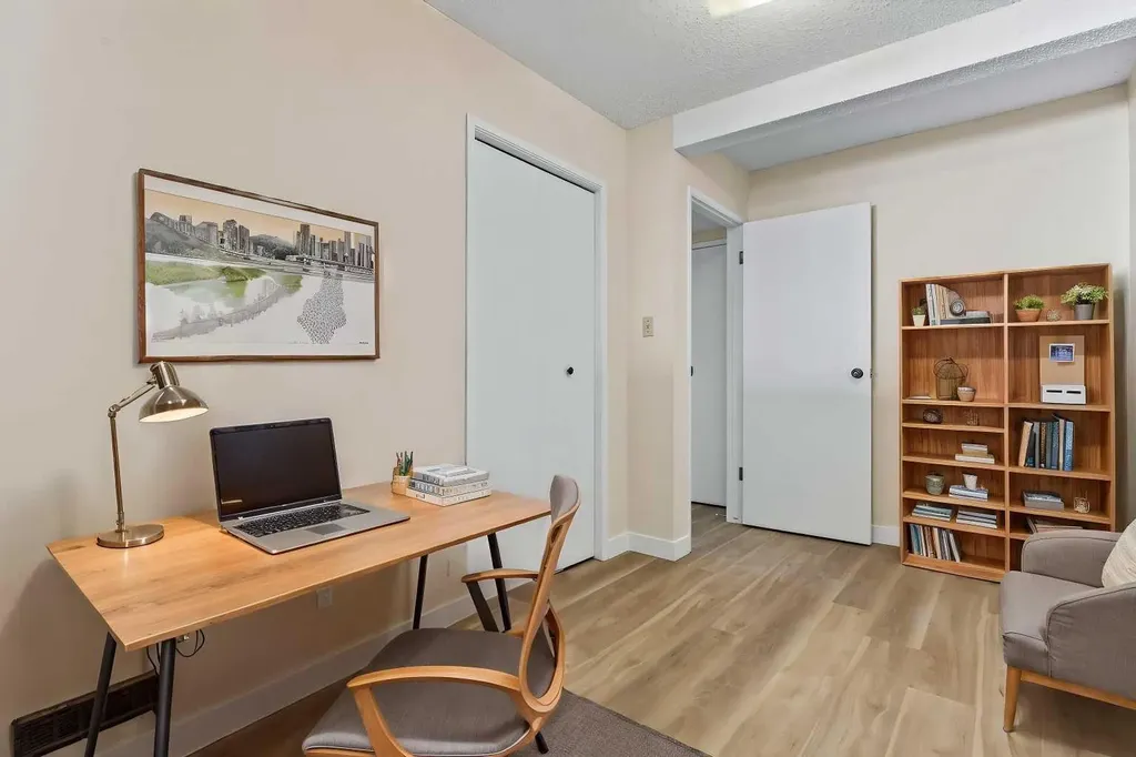 101 Sabrina Way SW Calgary AB T2W 4J4