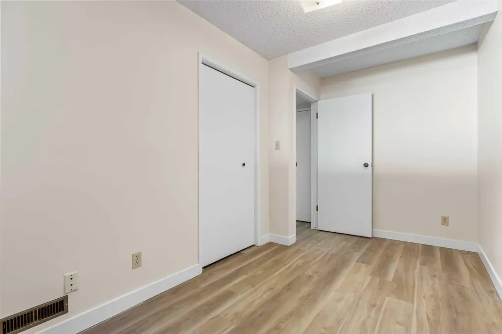 101 Sabrina Way SW Calgary AB T2W 4J4