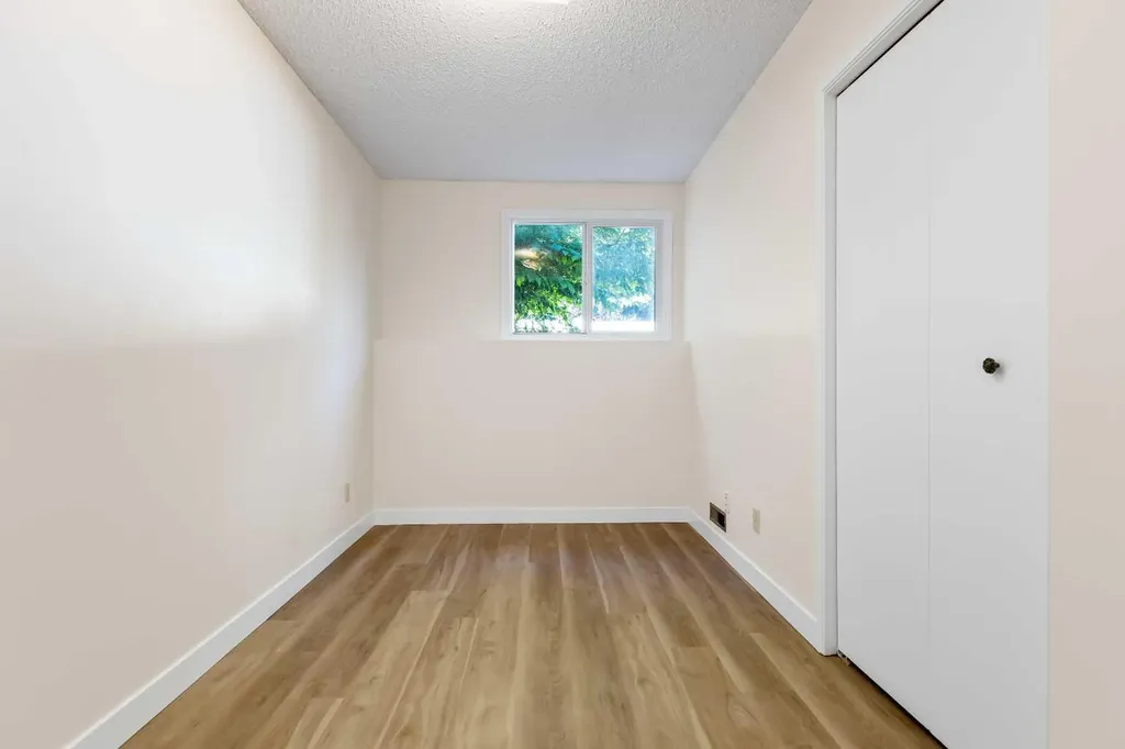 101 Sabrina Way SW Calgary AB T2W 4J4