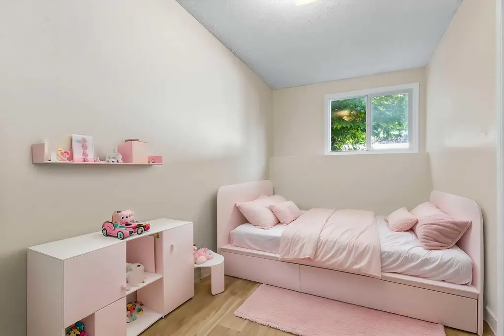 101 Sabrina Way SW Calgary AB T2W 4J4