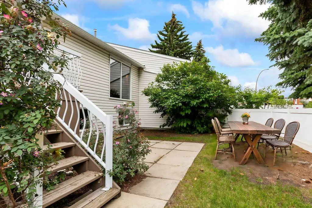 101 Sabrina Way SW Calgary AB T2W 4J4