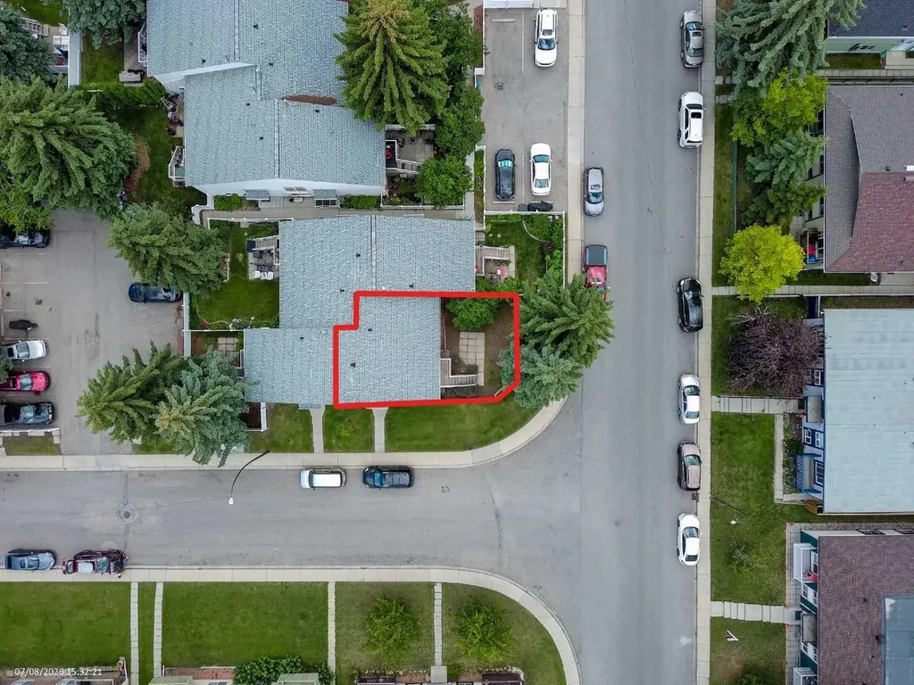 101 Sabrina Way SW Calgary AB T2W 4J4