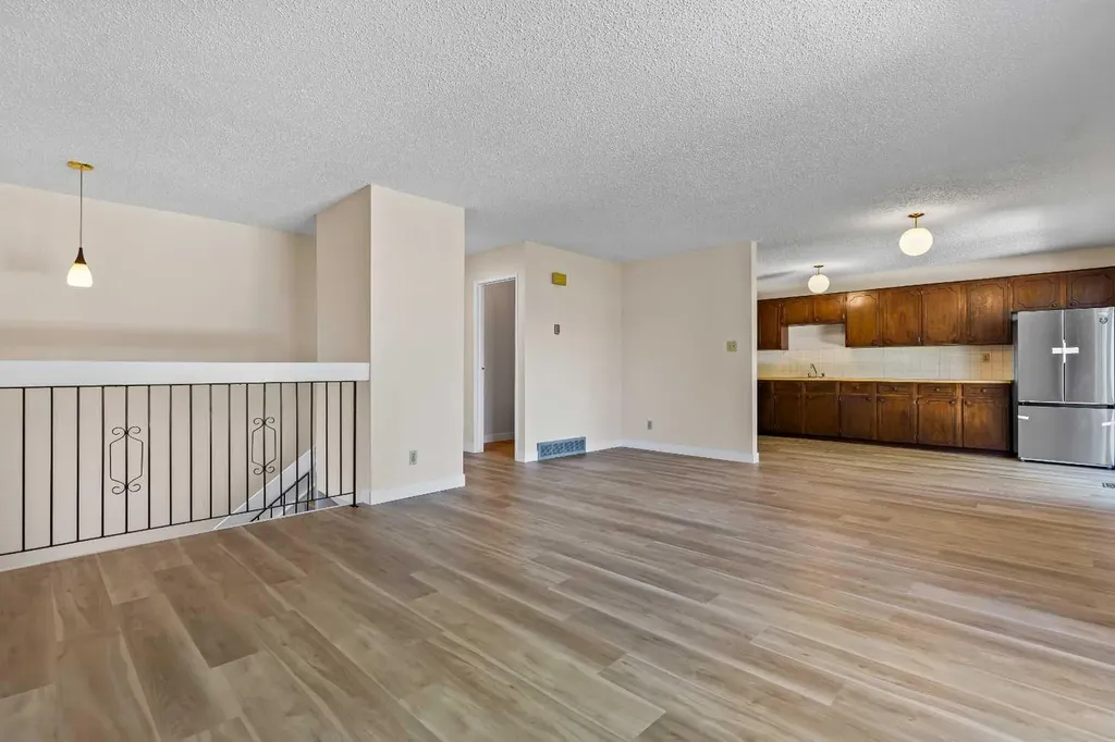 101 Sabrina Way SW Calgary AB T2W 4J4