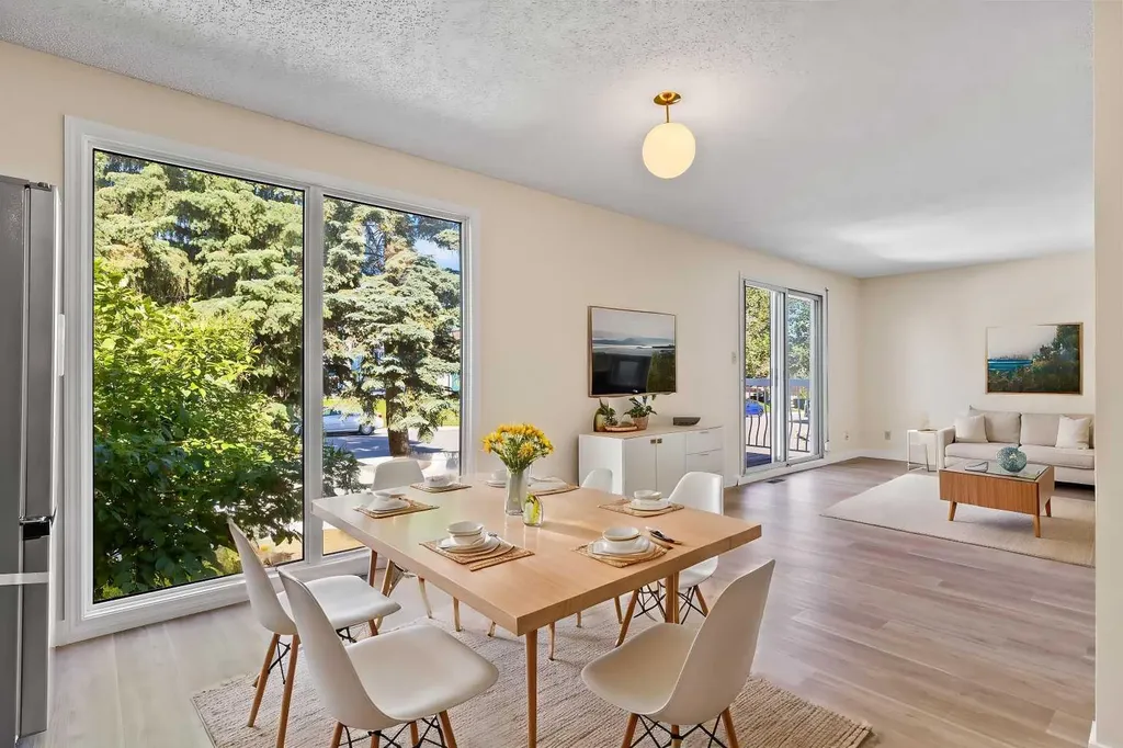 101 Sabrina Way SW Calgary AB T2W 4J4