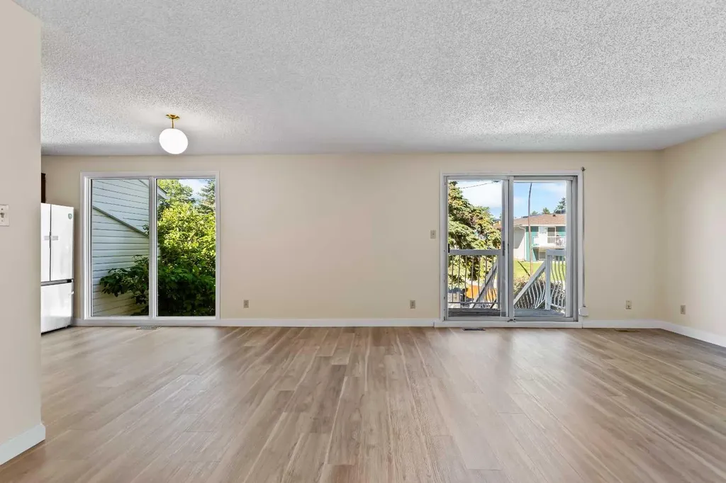101 Sabrina Way SW Calgary AB T2W 4J4