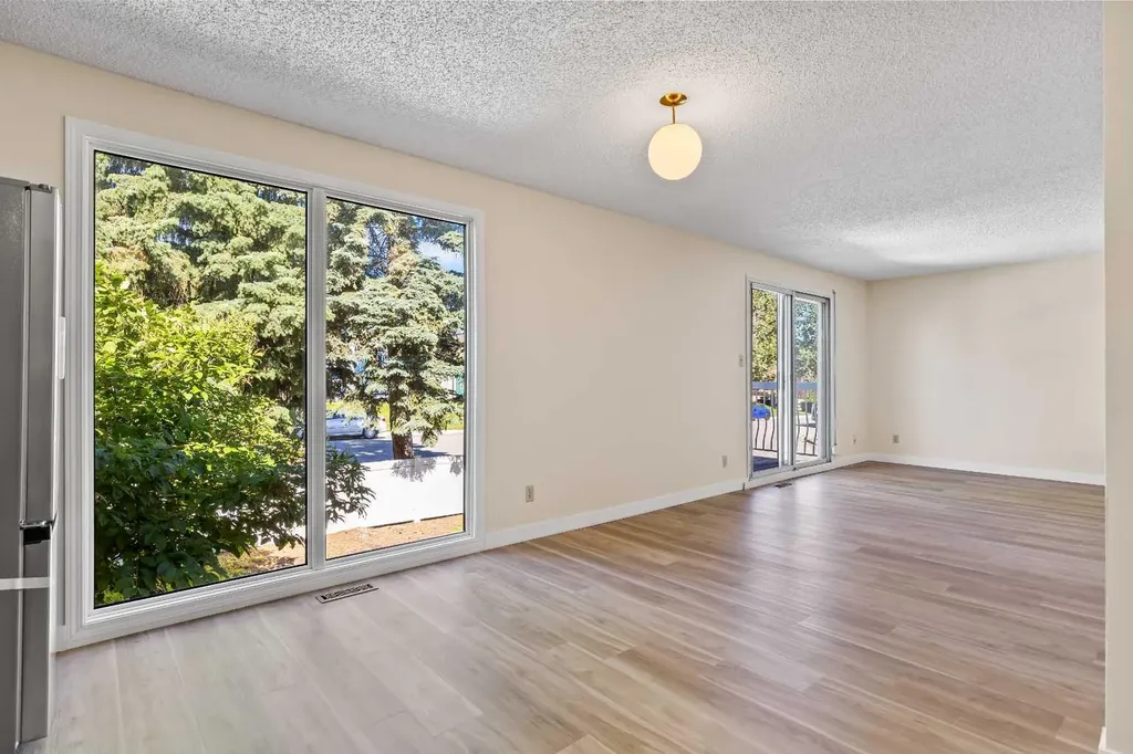 101 Sabrina Way SW Calgary AB T2W 4J4
