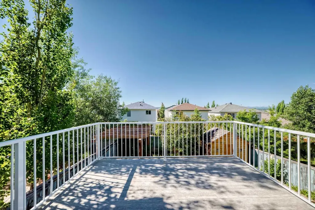 65 Tuscarora Place NW Calgary AB T3L2G1