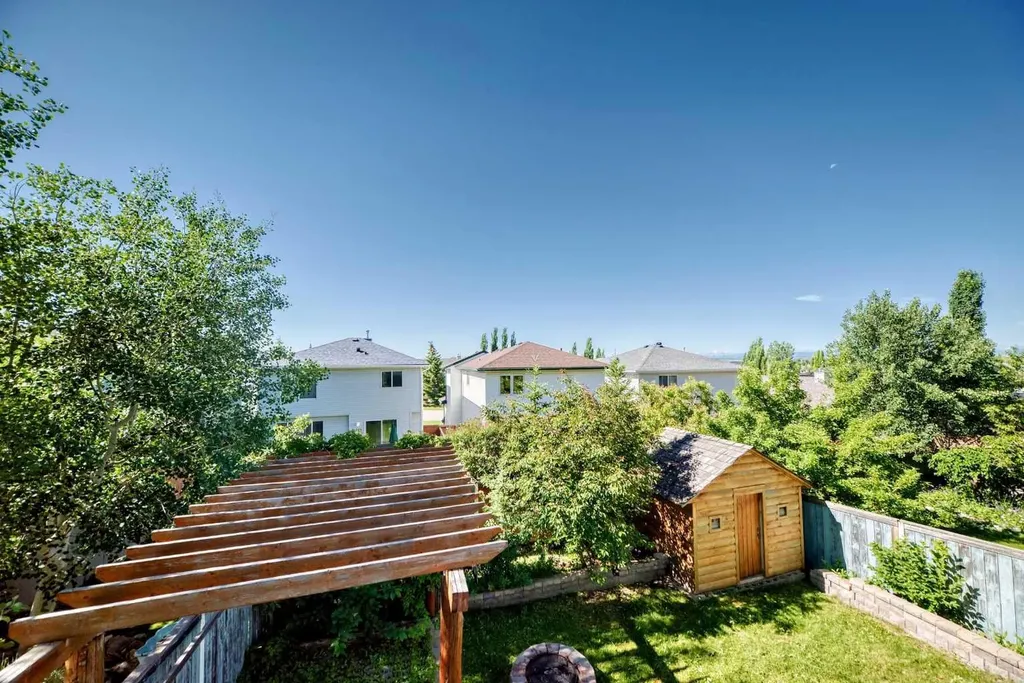 65 Tuscarora Place NW Calgary AB T3L2G1