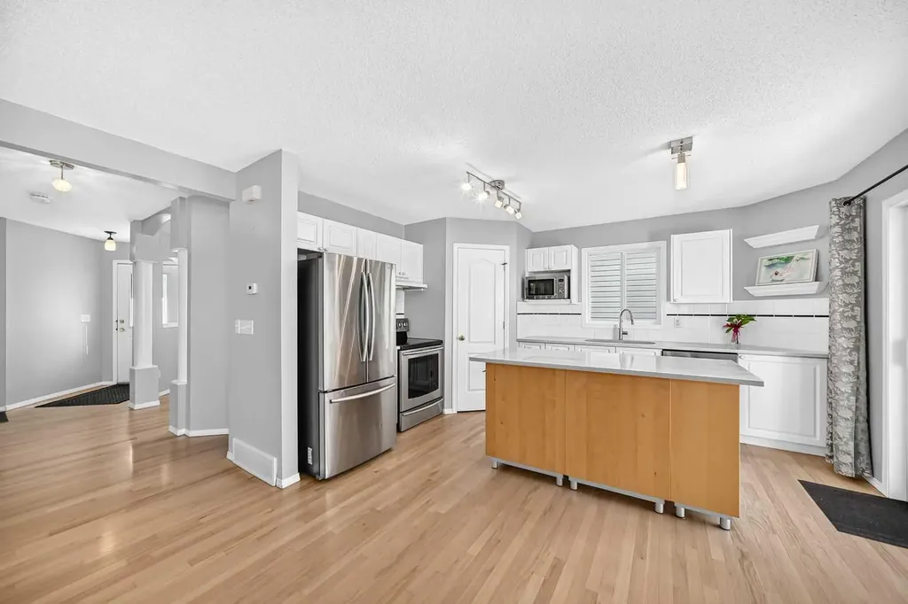 65 Tuscarora Place NW Calgary AB T3L2G1