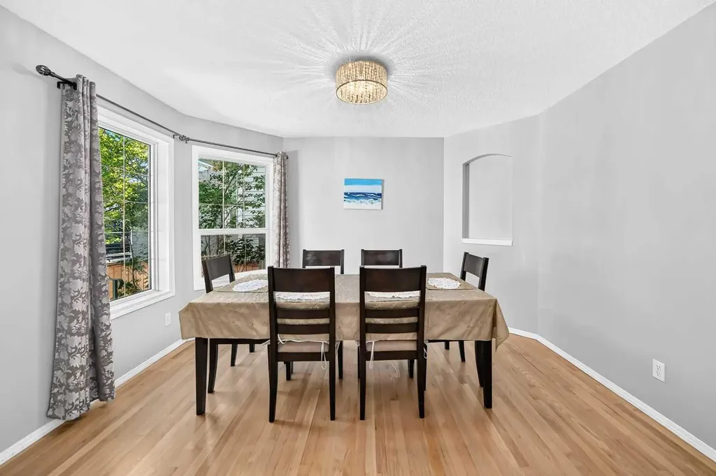 65 Tuscarora Place NW Calgary AB T3L2G1