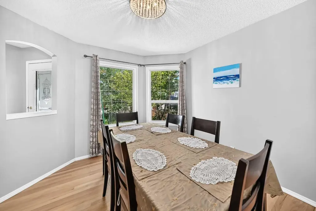 65 Tuscarora Place NW Calgary AB T3L2G1