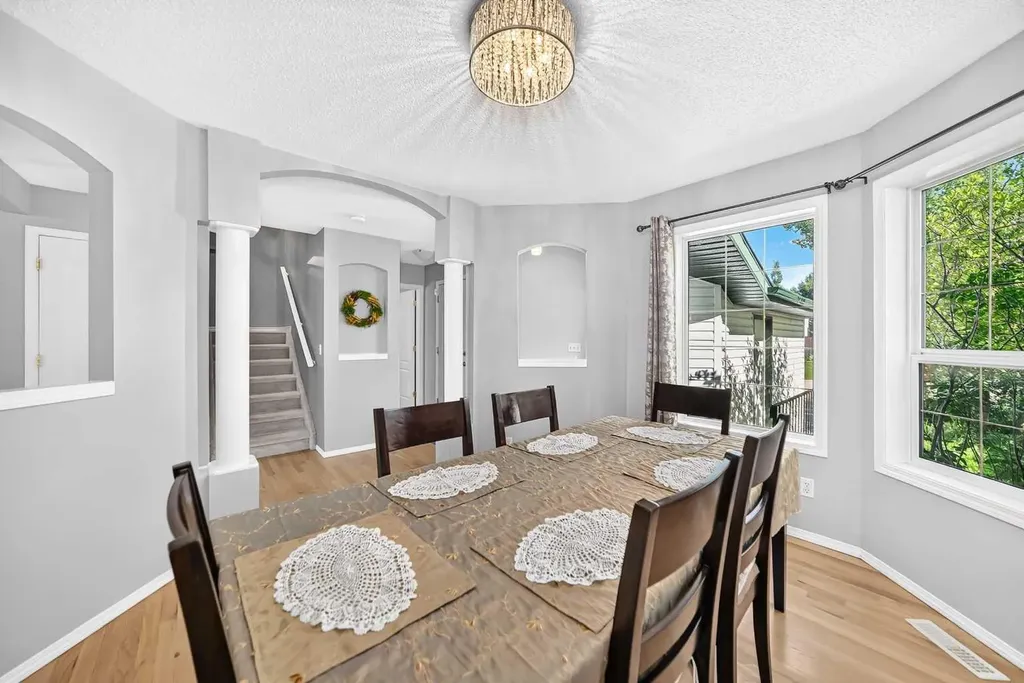 65 Tuscarora Place NW Calgary AB T3L2G1