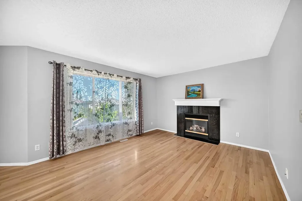 65 Tuscarora Place NW Calgary AB T3L2G1