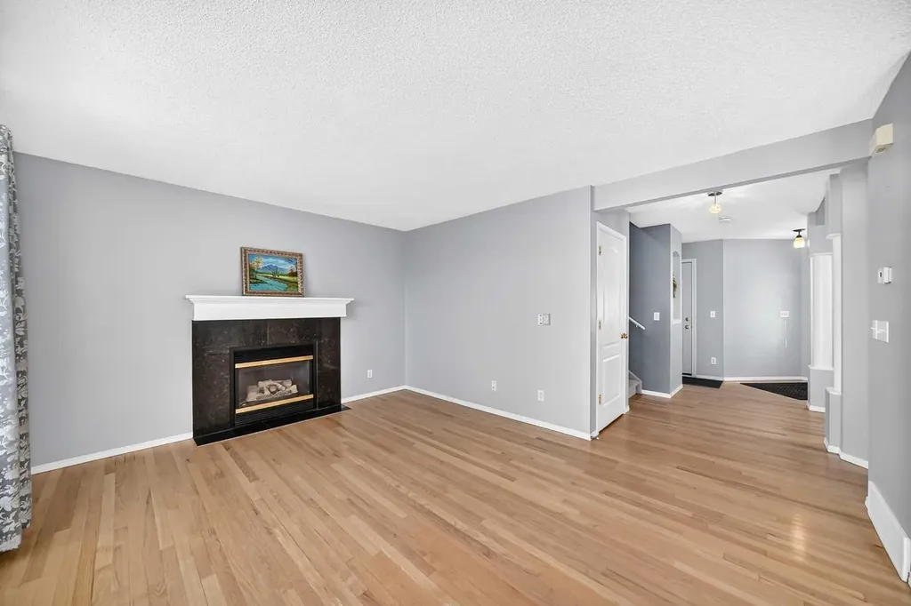 65 Tuscarora Place NW Calgary AB T3L2G1