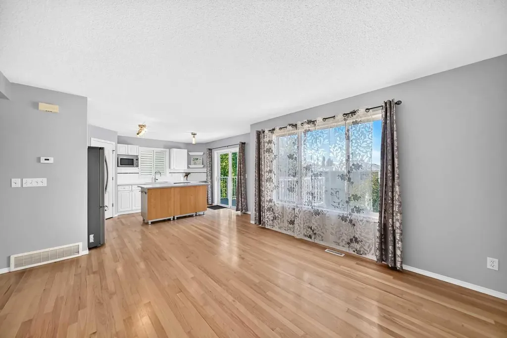 65 Tuscarora Place NW Calgary AB T3L2G1