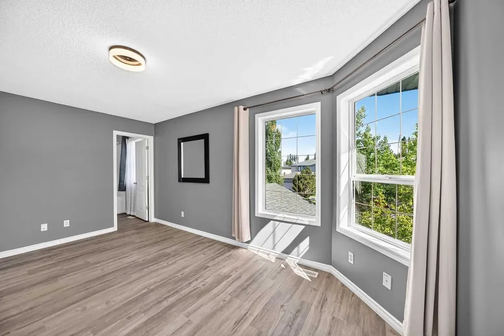 65 Tuscarora Place NW Calgary AB T3L2G1