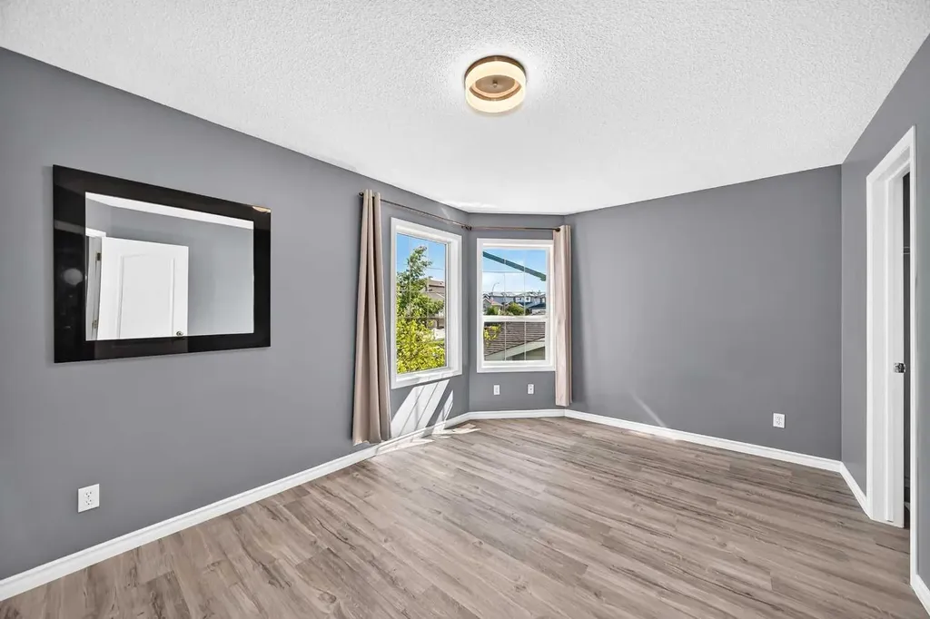 65 Tuscarora Place NW Calgary AB T3L2G1