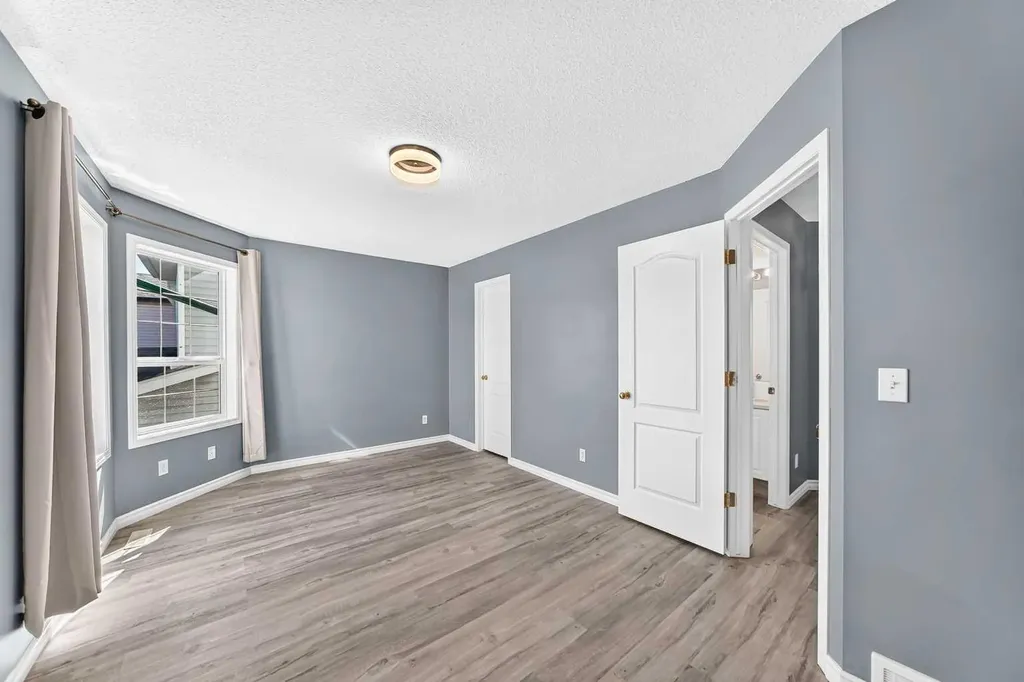 65 Tuscarora Place NW Calgary AB T3L2G1