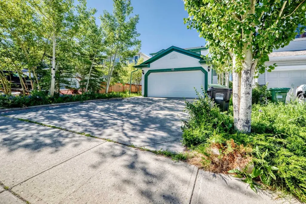 65 Tuscarora Place NW Calgary AB T3L2G1