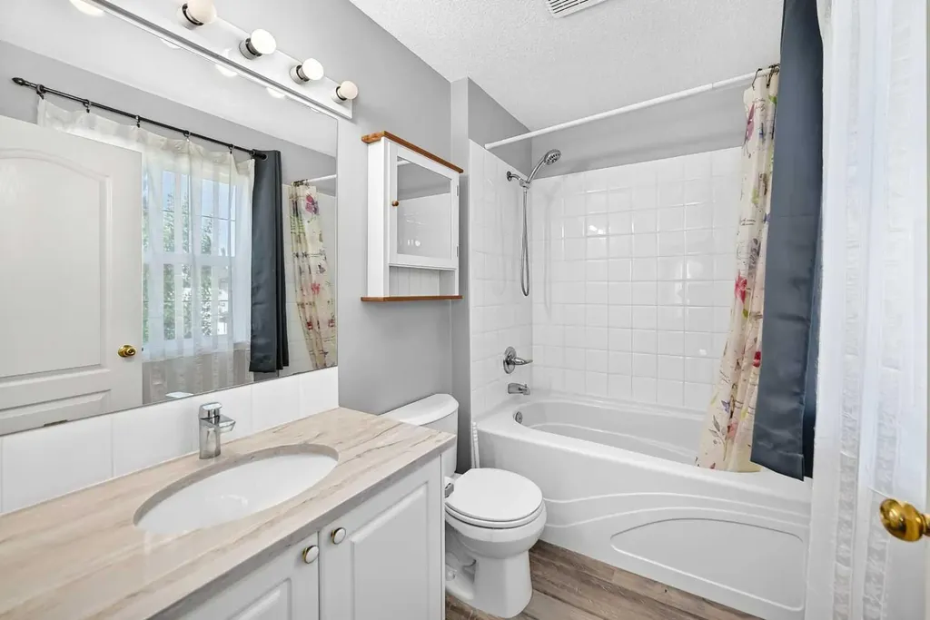 65 Tuscarora Place NW Calgary AB T3L2G1