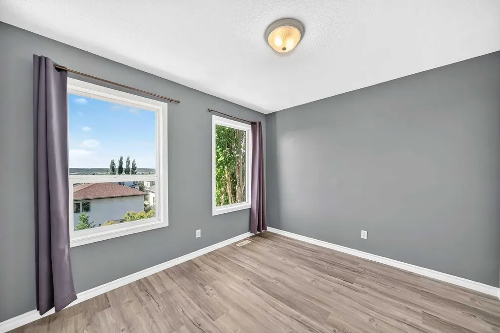 65 Tuscarora Place NW Calgary AB T3L2G1