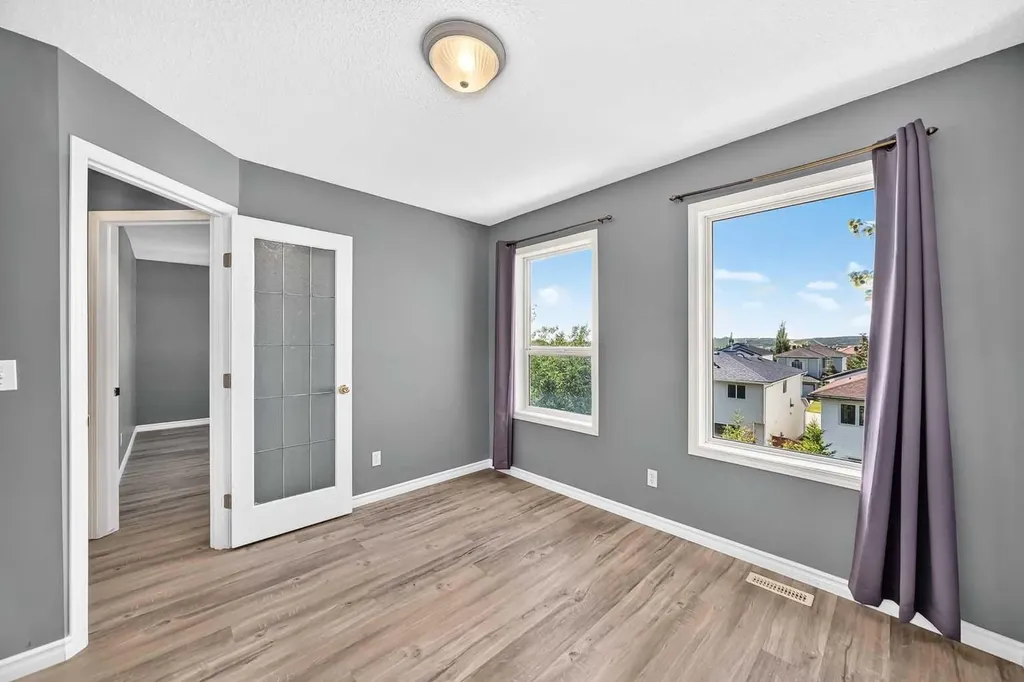 65 Tuscarora Place NW Calgary AB T3L2G1