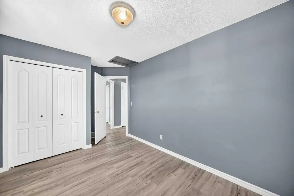 65 Tuscarora Place NW Calgary AB T3L2G1