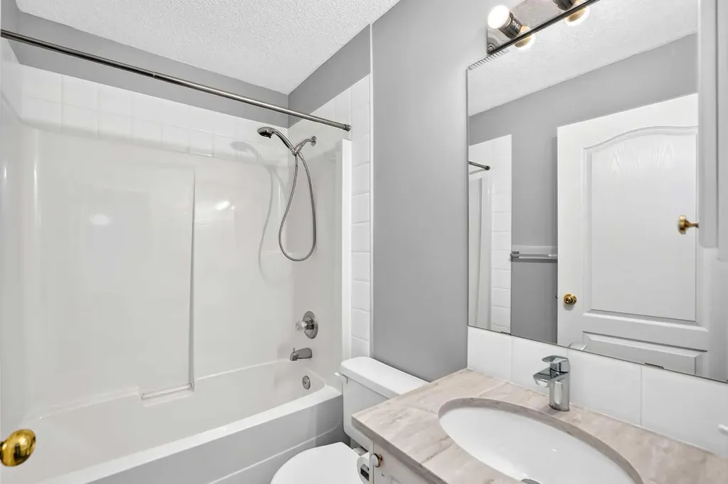 65 Tuscarora Place NW Calgary AB T3L2G1