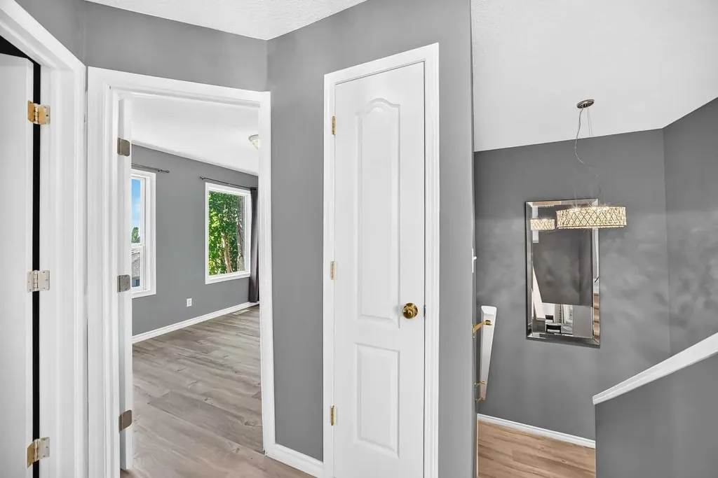 65 Tuscarora Place NW Calgary AB T3L2G1