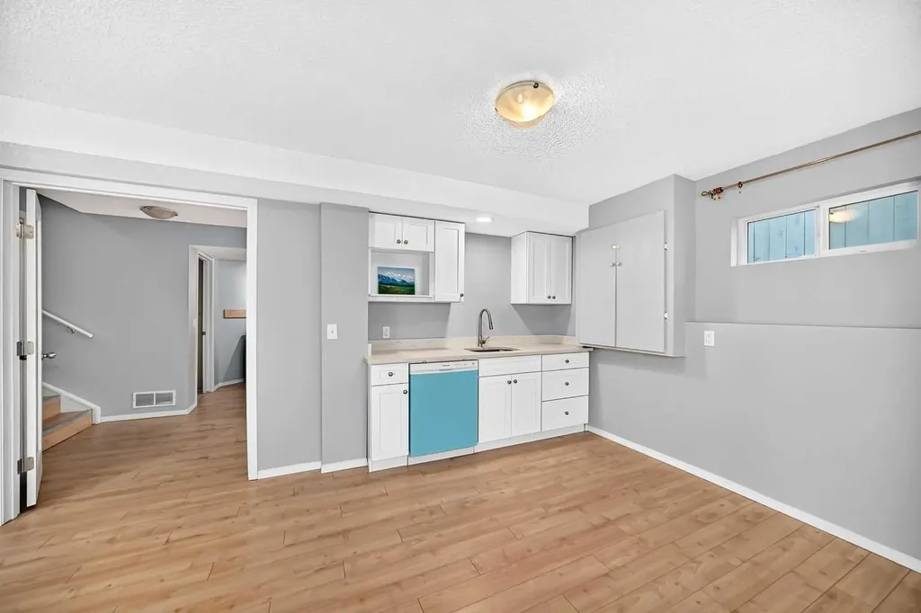 65 Tuscarora Place NW Calgary AB T3L2G1