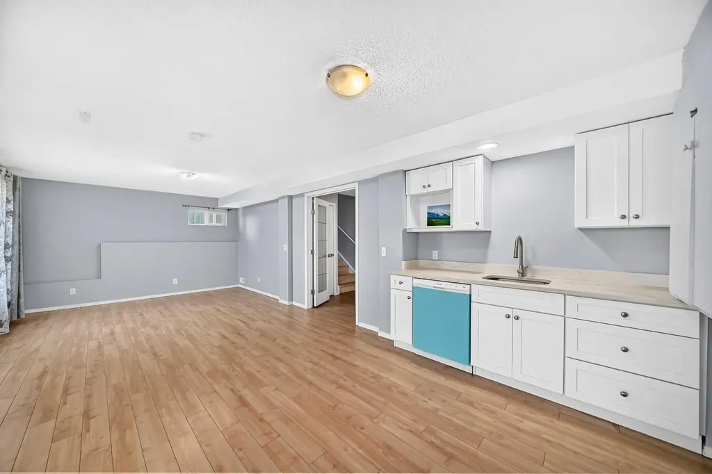 65 Tuscarora Place NW Calgary AB T3L2G1