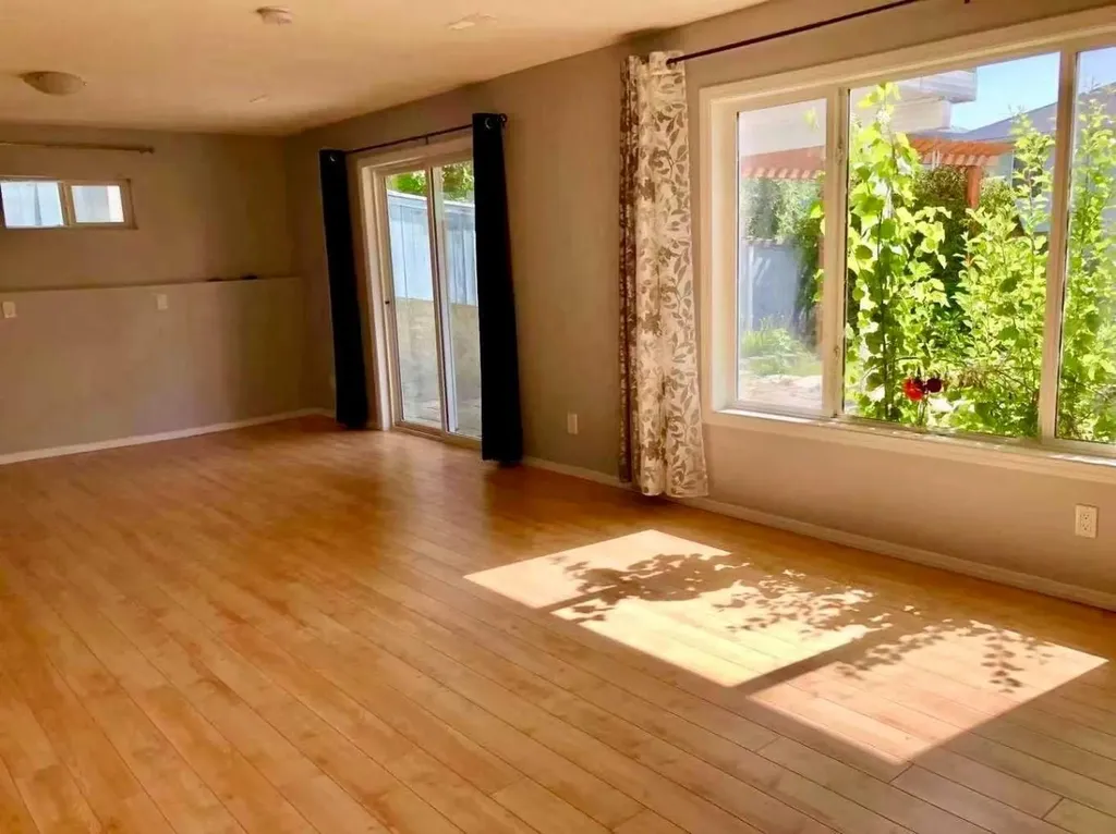 65 Tuscarora Place NW Calgary AB T3L2G1