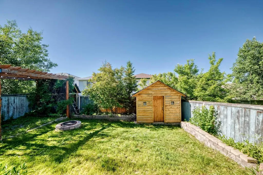 65 Tuscarora Place NW Calgary AB T3L2G1