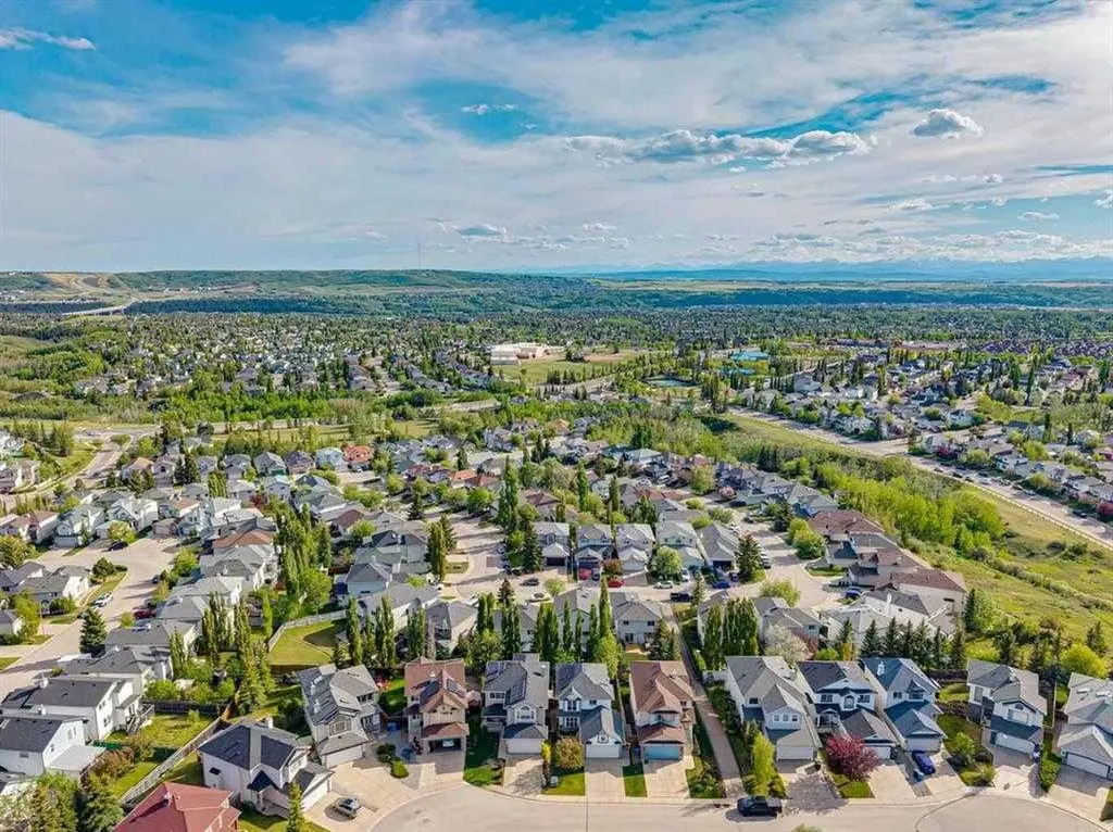 65 Tuscarora Place NW Calgary AB T3L2G1