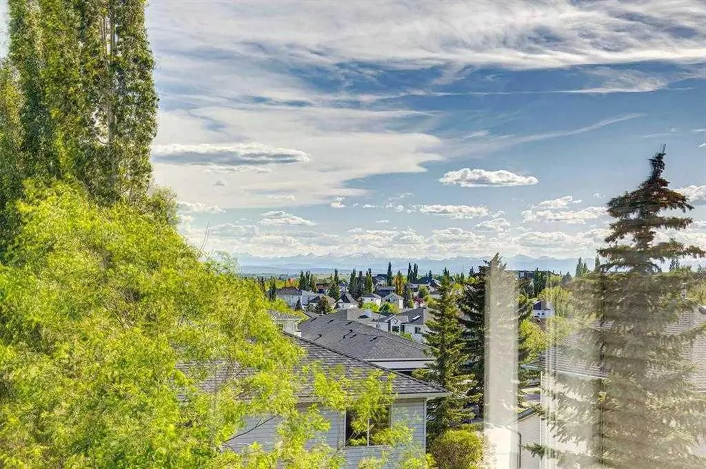 65 Tuscarora Place NW Calgary AB T3L2G1