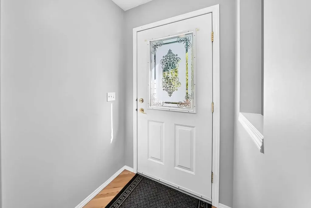 65 Tuscarora Place NW Calgary AB T3L2G1