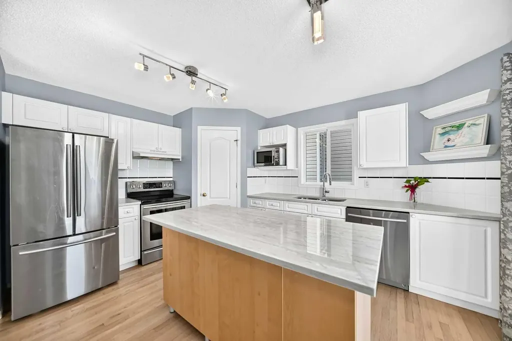 65 Tuscarora Place NW Calgary AB T3L2G1