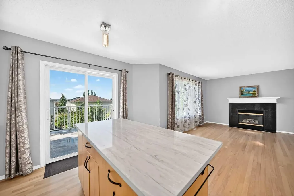 65 Tuscarora Place NW Calgary AB T3L2G1