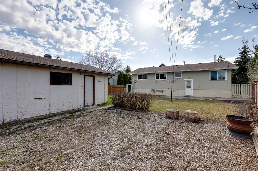 248 Huntcroft Road NE Calgary AB T2K 4E2