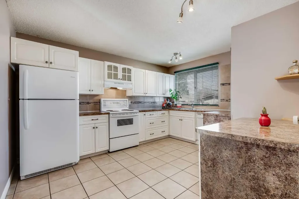 248 Huntcroft Road NE Calgary AB T2K 4E2