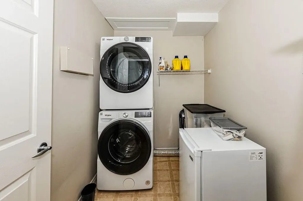 5419 49 Avenue Camrose AB T4V 0N6
