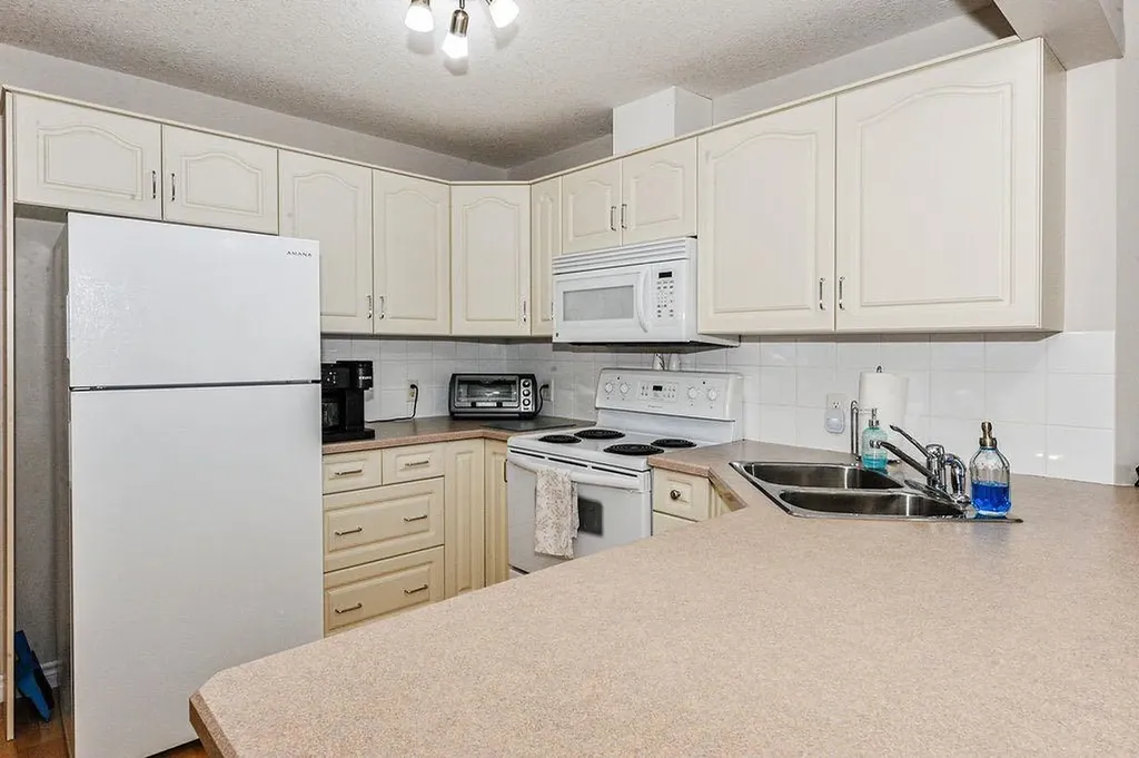 5419 49 Avenue Camrose AB T4V 0N6