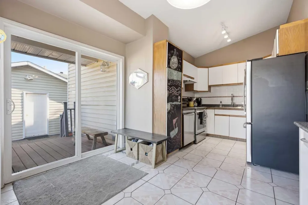 128 Sunvale Crescent SE Calgary AB T2X2S5