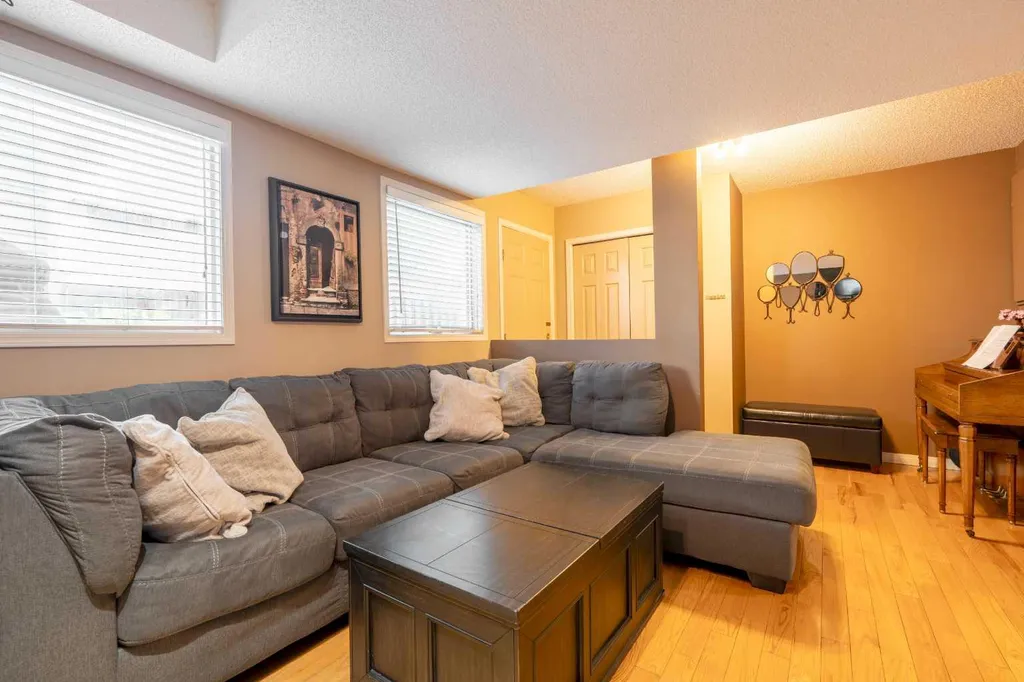128 Sunvale Crescent SE Calgary AB T2X2S5