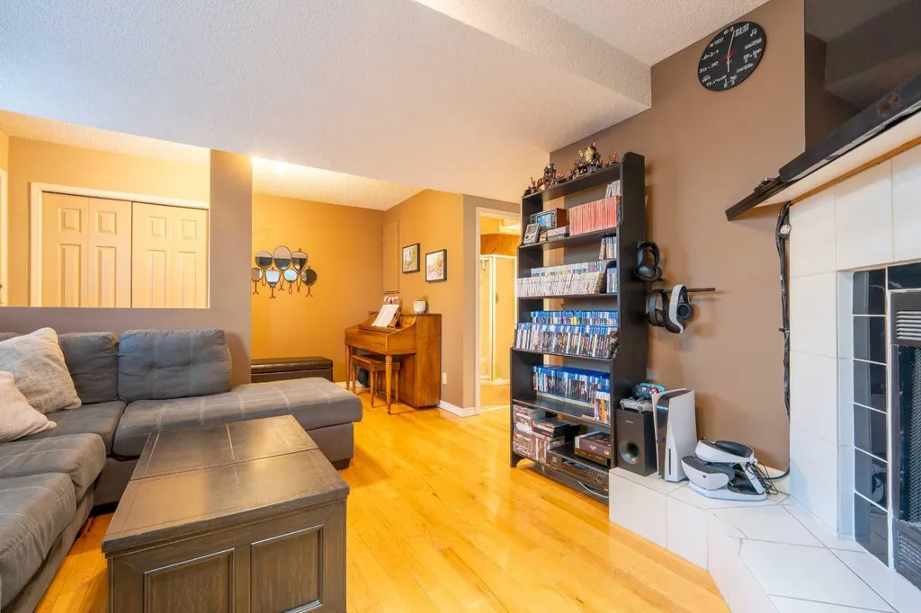 128 Sunvale Crescent SE Calgary AB T2X2S5